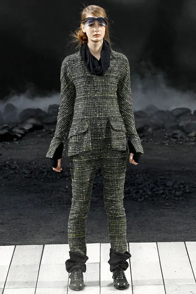 Look 25
